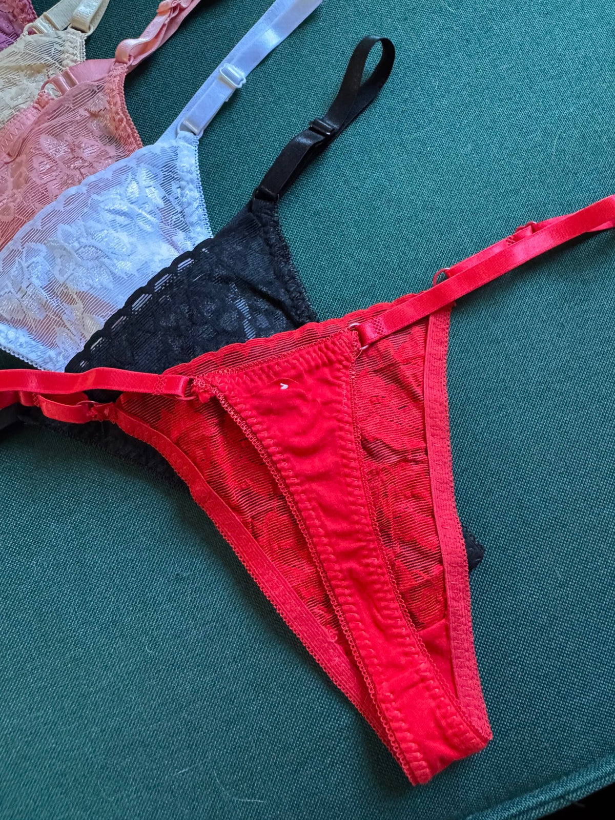 Tanga de Encaje Regulable